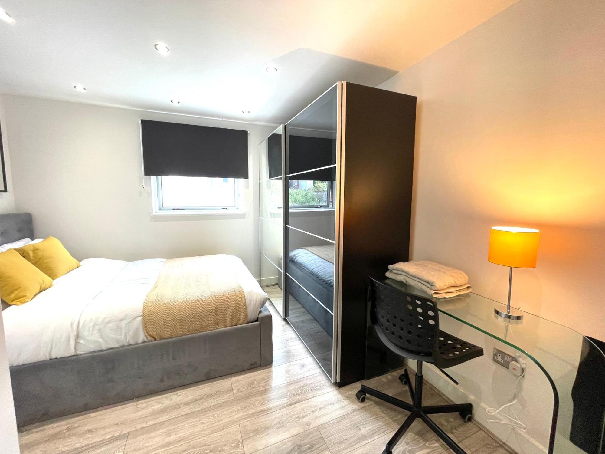Rnm - Business Professionals Stay, Walsall City Centre, 2 Bedroom With Ensuite And Bathroom, Entire Place, Kitchen & Washroom With Amenities, Smart Tv, Easy Access, Fast Wifi, Parking Nearby, Great Transport Links Esterno foto