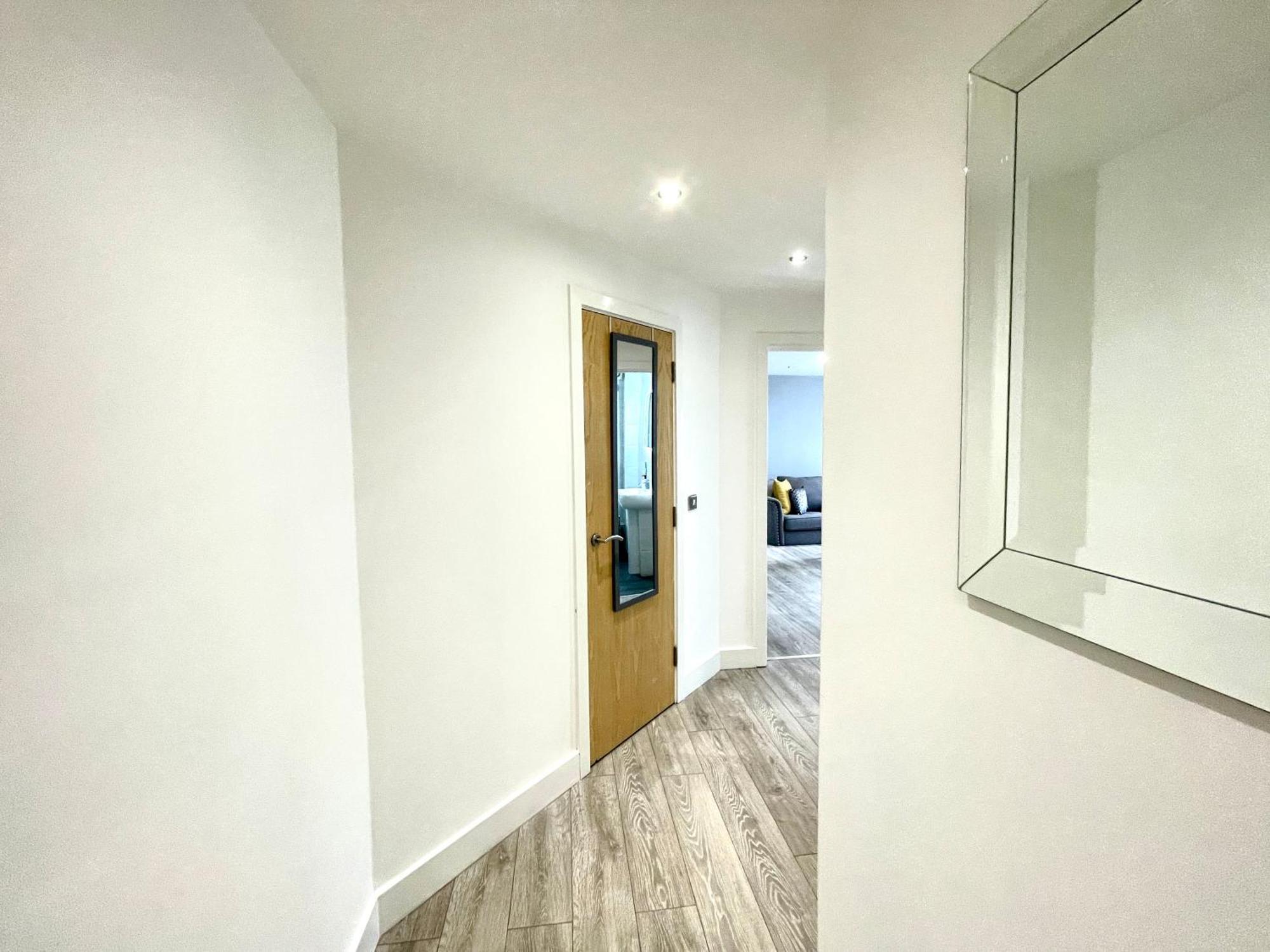 Rnm - Business Professionals Stay, Walsall City Centre, 2 Bedroom With Ensuite And Bathroom, Entire Place, Kitchen & Washroom With Amenities, Smart Tv, Easy Access, Fast Wifi, Parking Nearby, Great Transport Links Esterno foto
