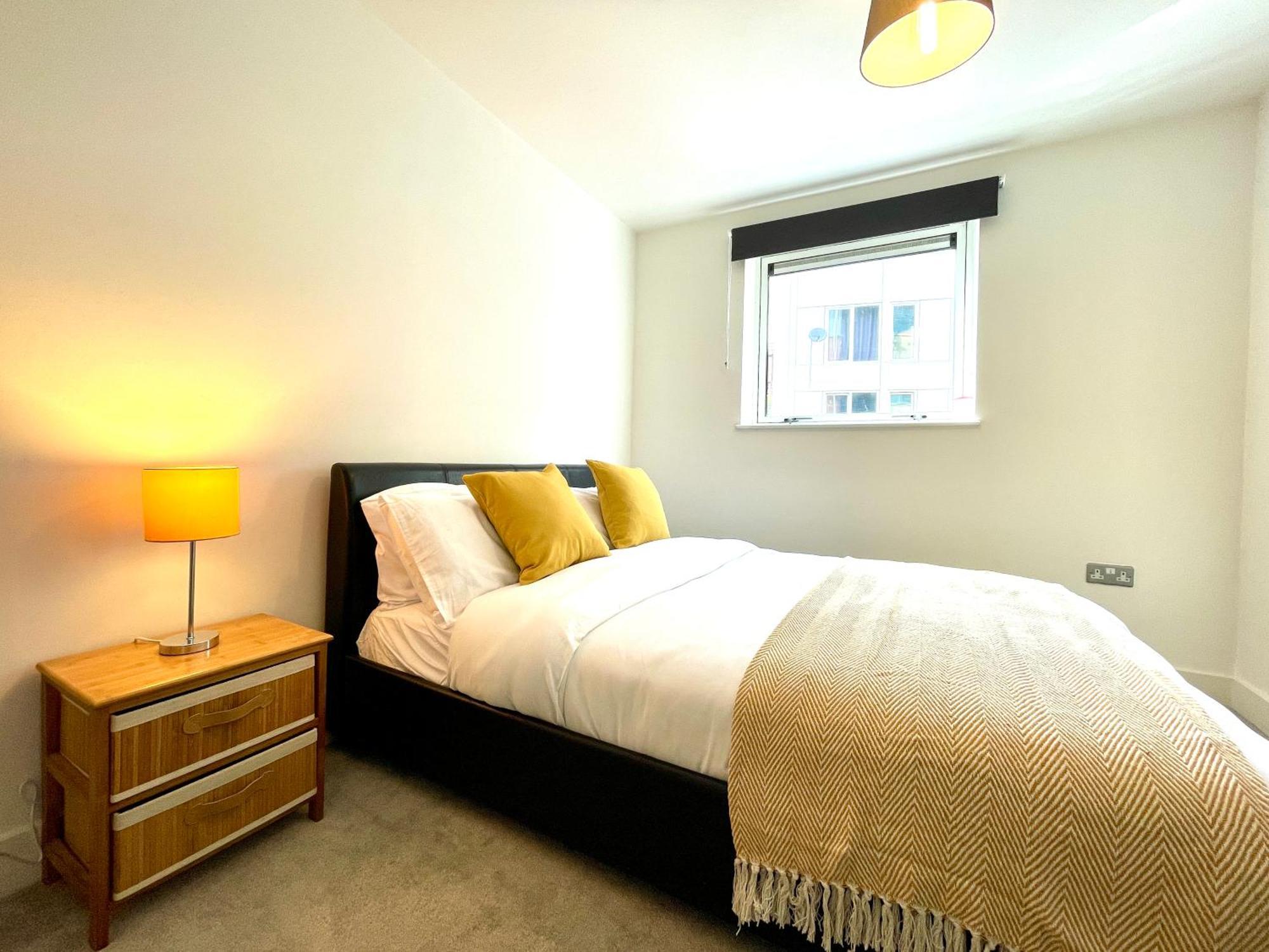 Rnm - Business Professionals Stay, Walsall City Centre, 2 Bedroom With Ensuite And Bathroom, Entire Place, Kitchen & Washroom With Amenities, Smart Tv, Easy Access, Fast Wifi, Parking Nearby, Great Transport Links Esterno foto