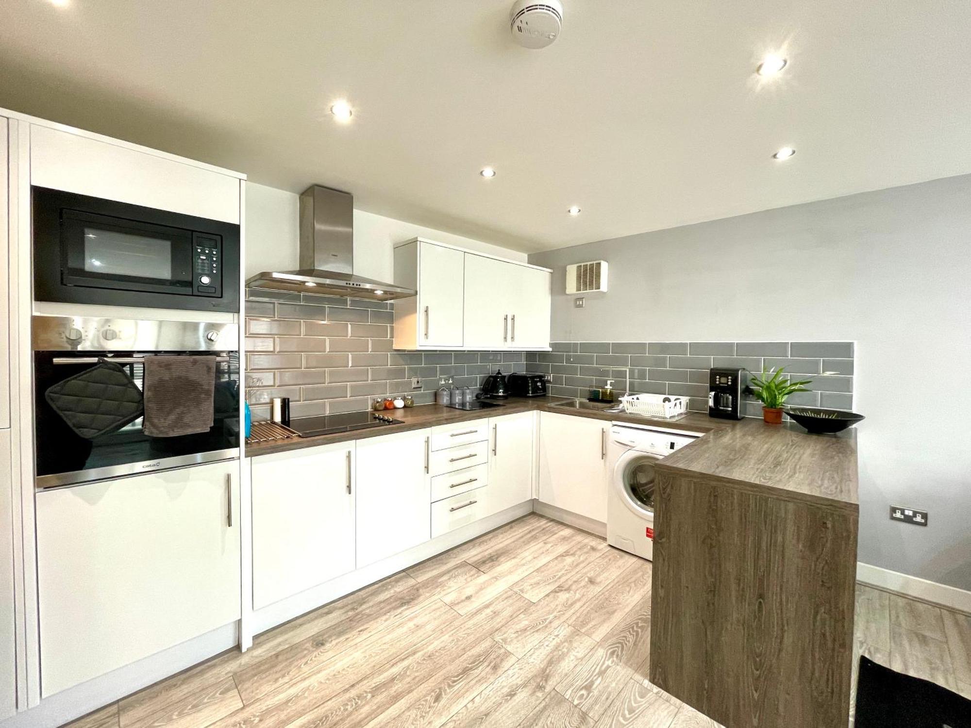 Rnm - Business Professionals Stay, Walsall City Centre, 2 Bedroom With Ensuite And Bathroom, Entire Place, Kitchen & Washroom With Amenities, Smart Tv, Easy Access, Fast Wifi, Parking Nearby, Great Transport Links Esterno foto