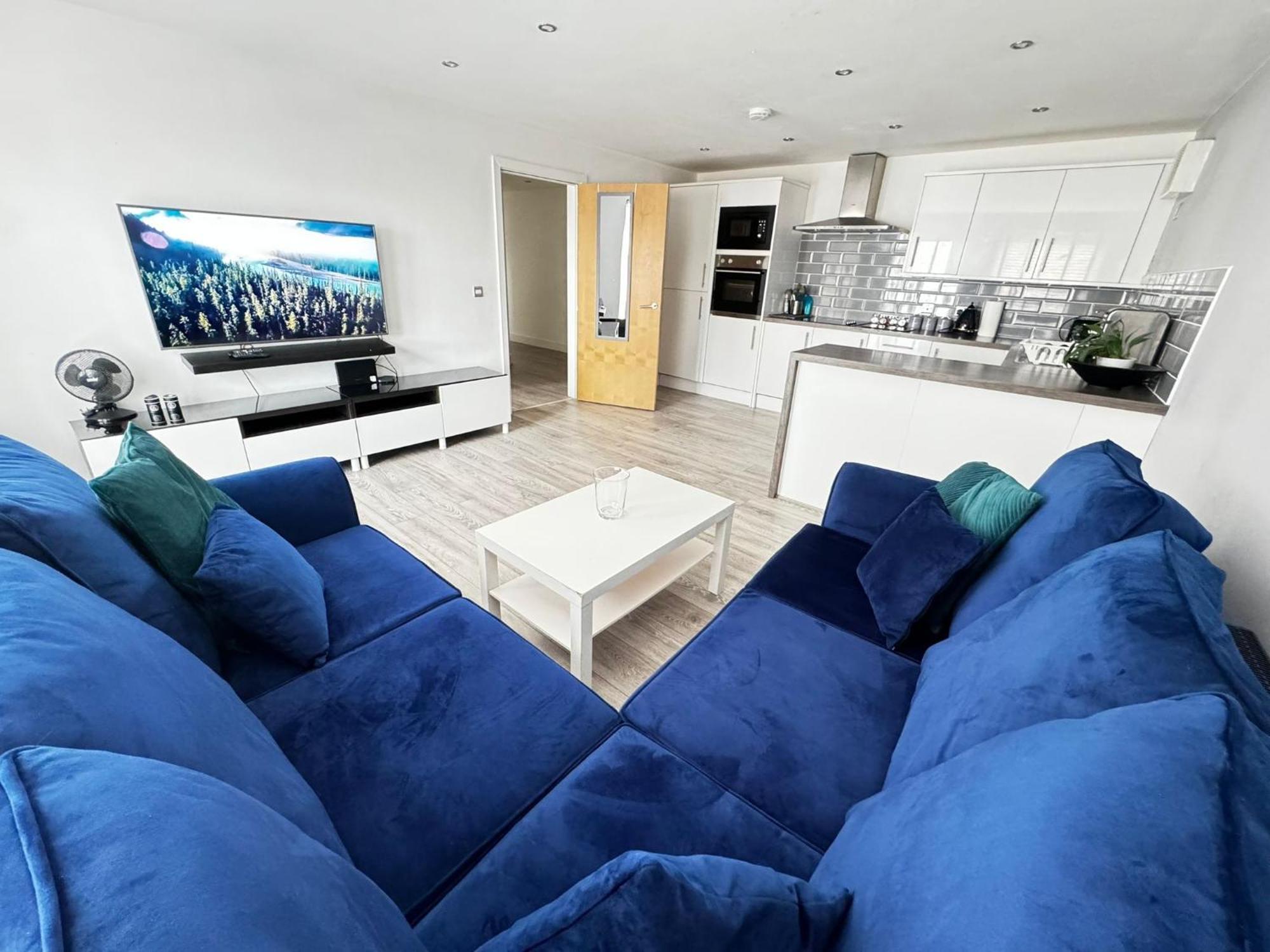 Rnm - Business Professionals Stay, Walsall City Centre, 2 Bedroom With Ensuite And Bathroom, Entire Place, Kitchen & Washroom With Amenities, Smart Tv, Easy Access, Fast Wifi, Parking Nearby, Great Transport Links Esterno foto